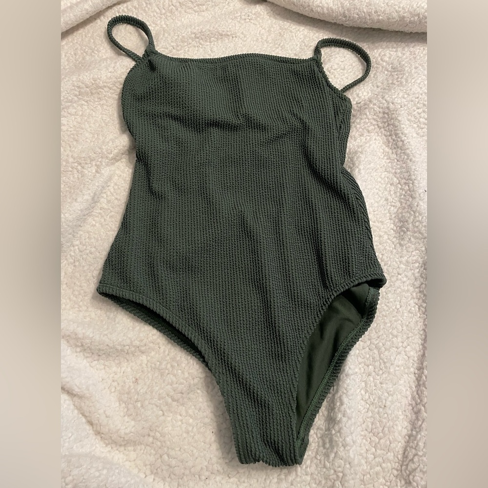 Kona Sol Sage
green Ribbed One piece Bathing Suit built in bra peek a boo back M